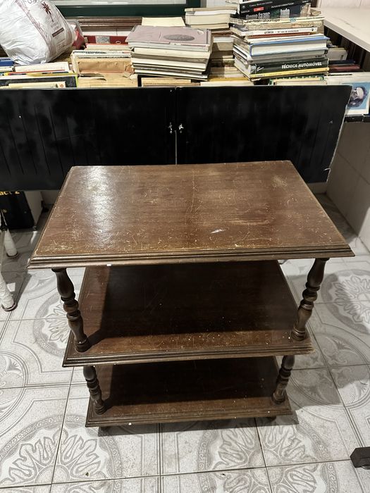 Mesa estante em madeira
