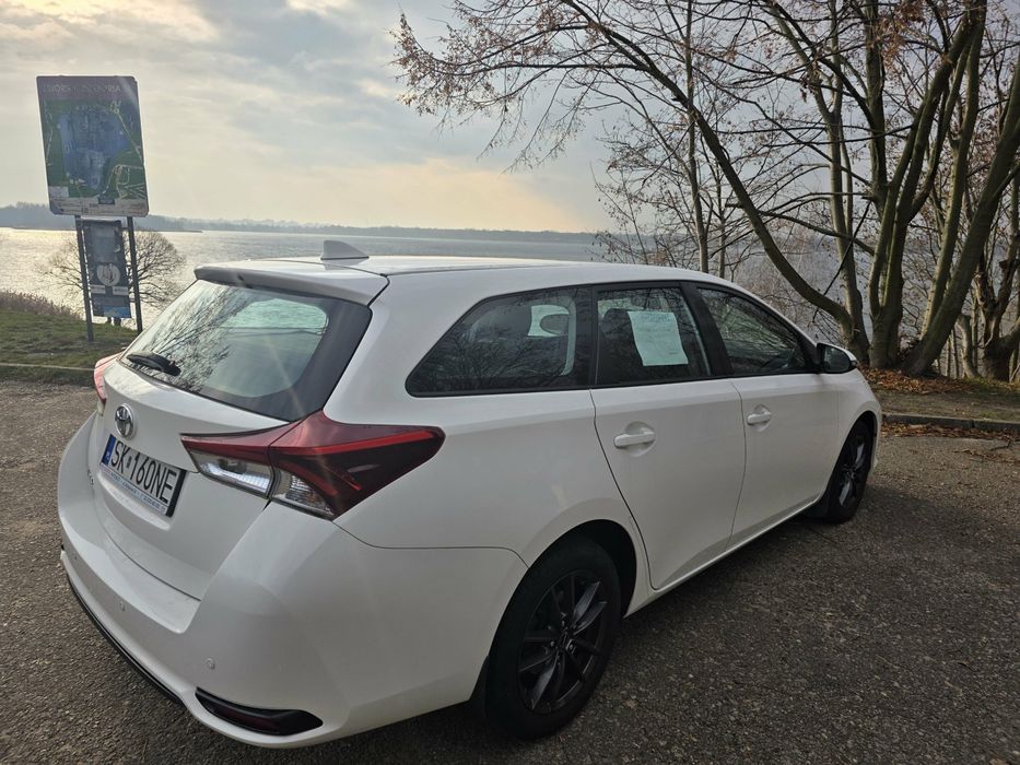 Toyota Auris kombi