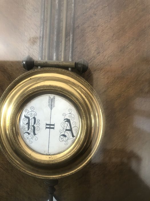 Zabytkowy zegar wiszący