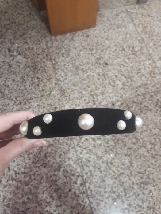 Bandolete preta com pérolas