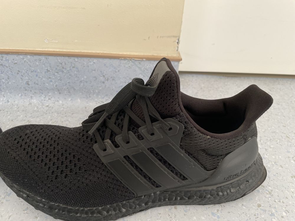 Продам Чоловічі кросівки для бігу Adidas Ultraboost 1.0