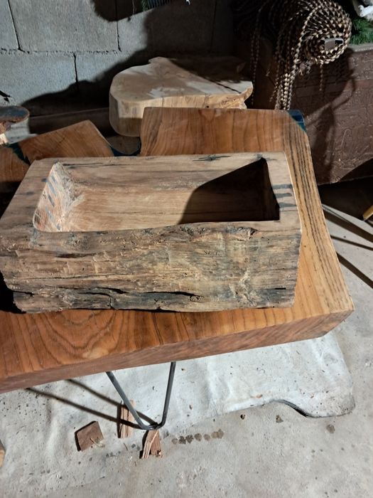 Mesa em Madeira macissa