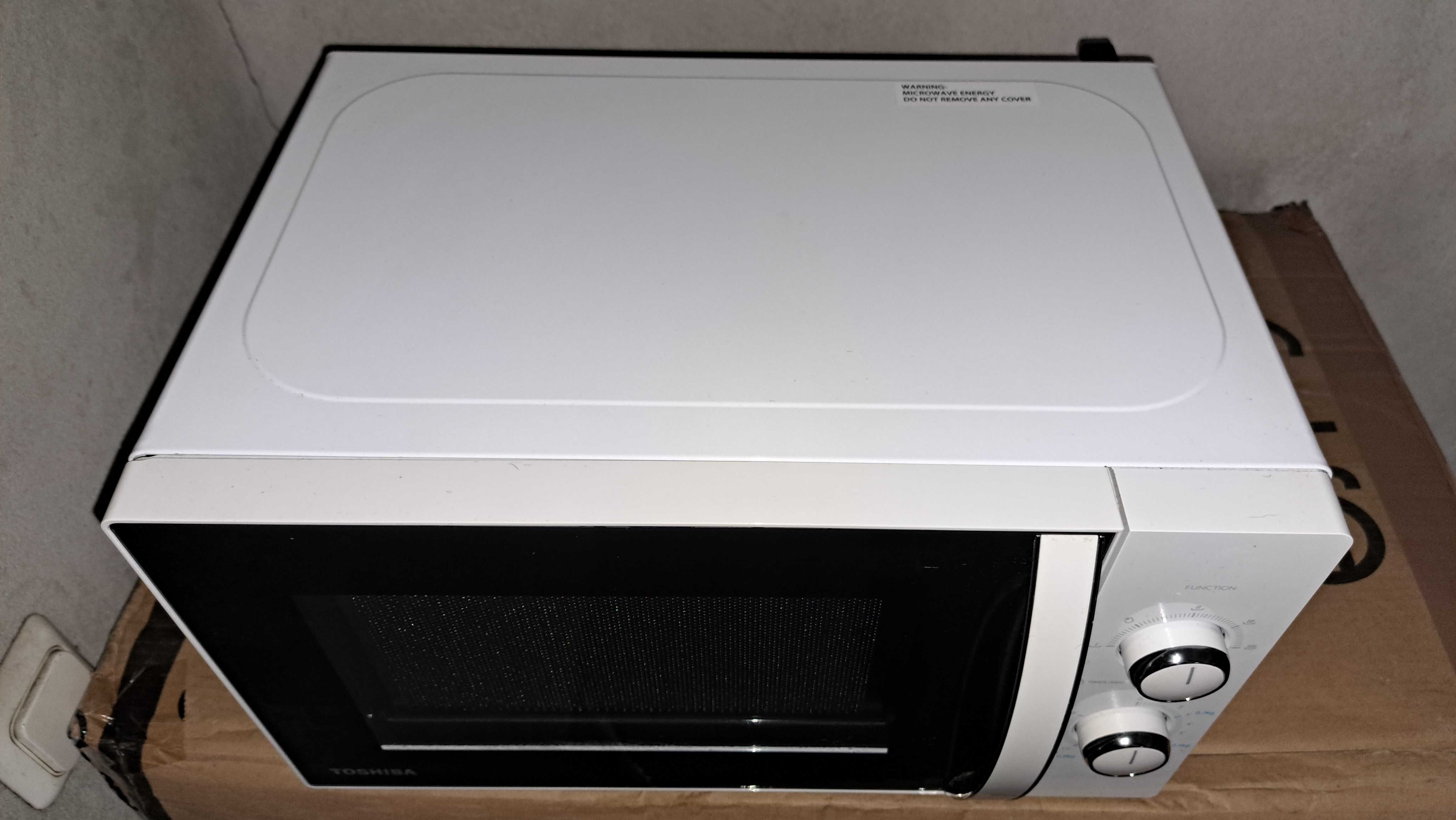 Kuchenka Mikrofalowa TOSHIBA MWP-MM20P (BK) 700W Pojemność 20L