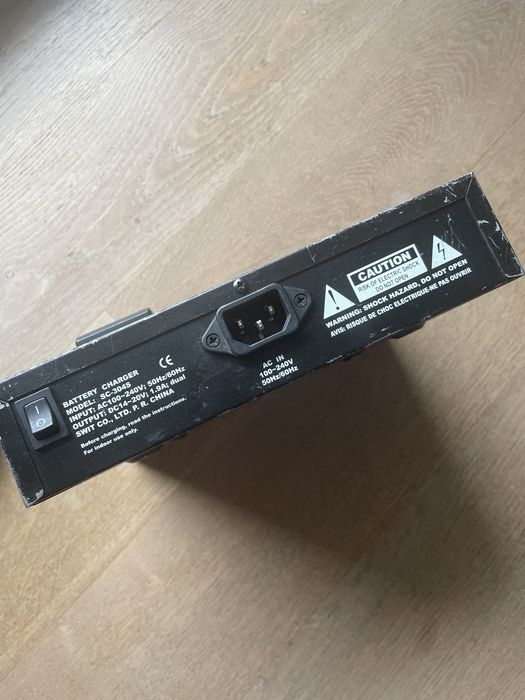 Ładowarka swit sc-304s v-lock v-mount