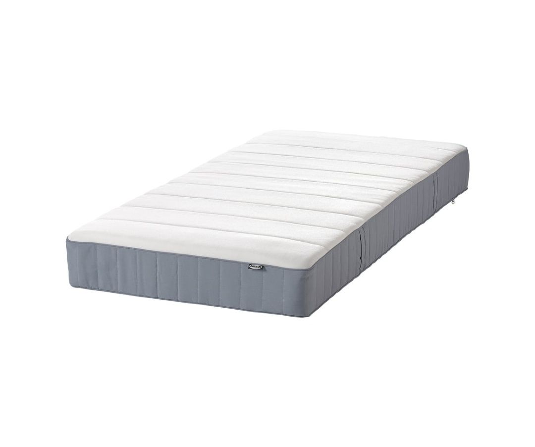 Cama de solteiro com colchão IKEA