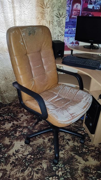 Комп'ютерне крісло