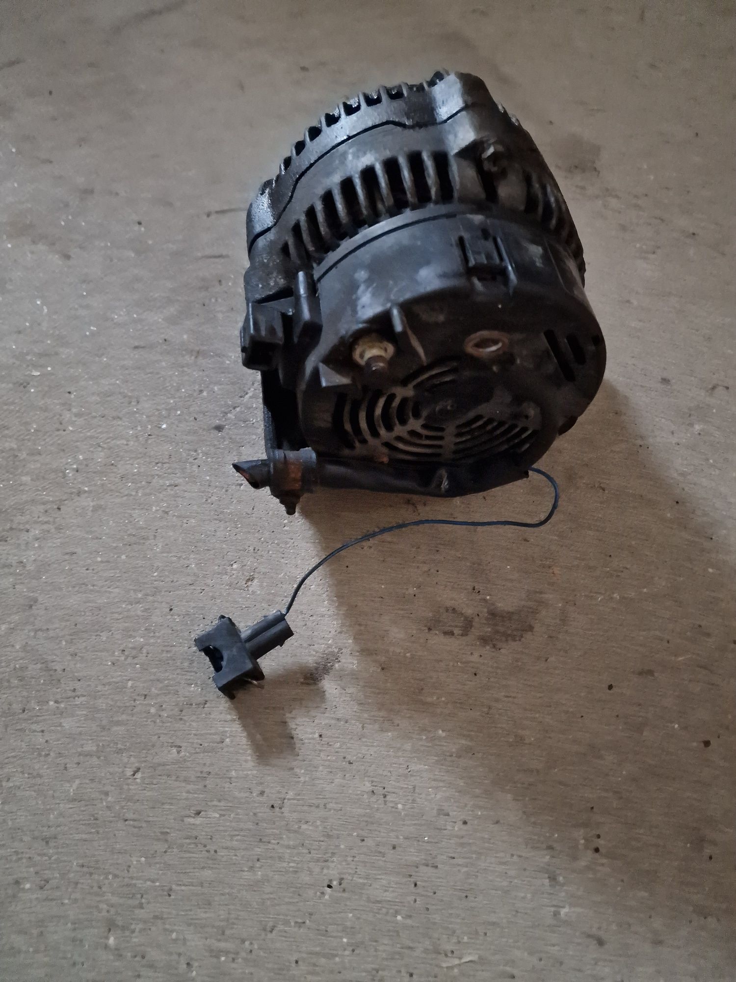 Alternator volkswagen Golf 3 mk3 1,4 1,6 Benzyna sprawny