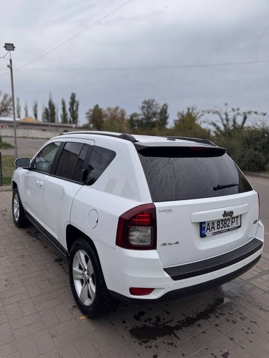 Продам джып компас 2014 года газ бензин полный привод