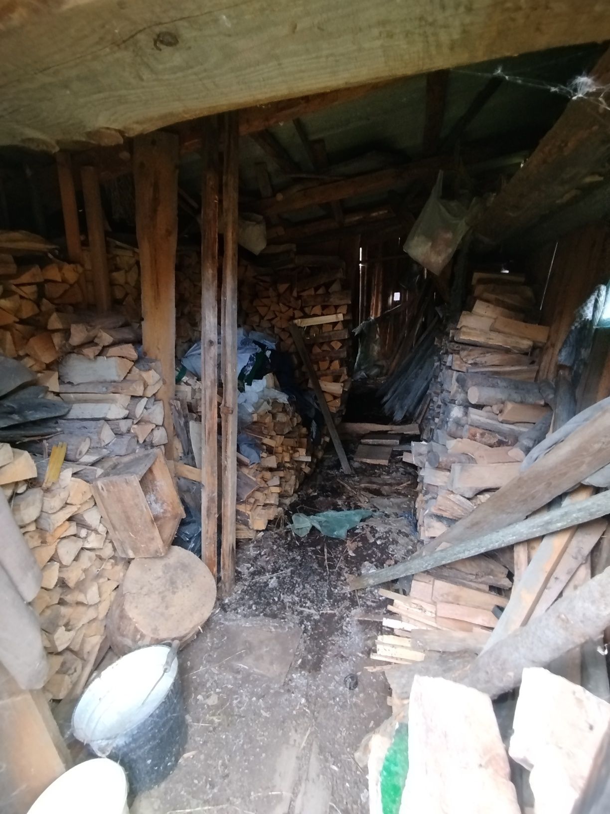 Будинок, земля, житло в Карпатах, гори