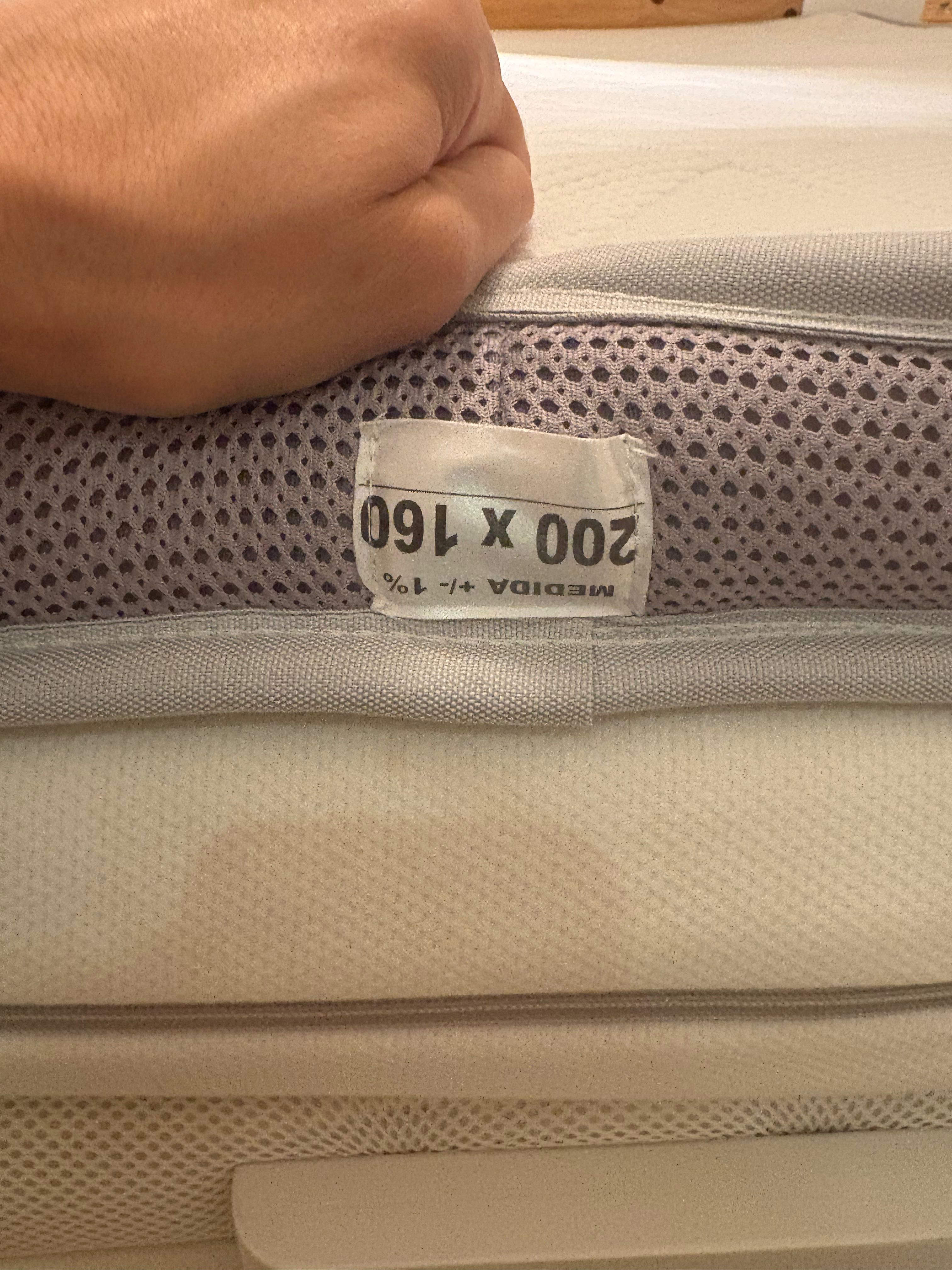 Topper em ótimo estado. Preço novo: €170.