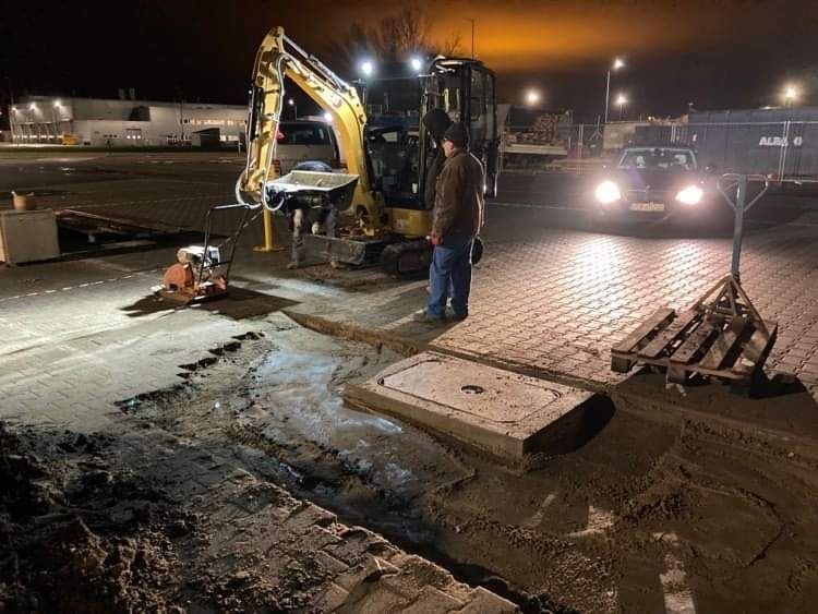 Minikoparka usługi roboty ziemne, przyłącza, wykopy, wynajem Świdnica