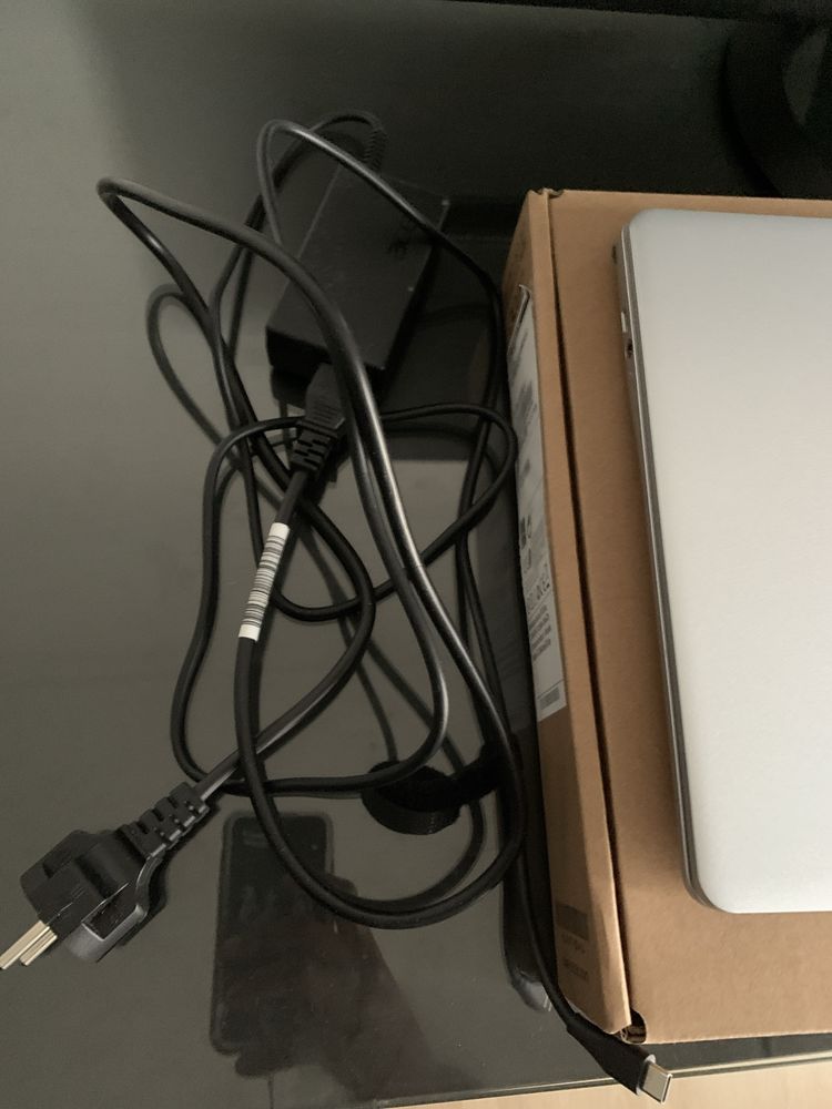 Chromebook praticamente novo com caixa ,comprado em dezembro de 2024