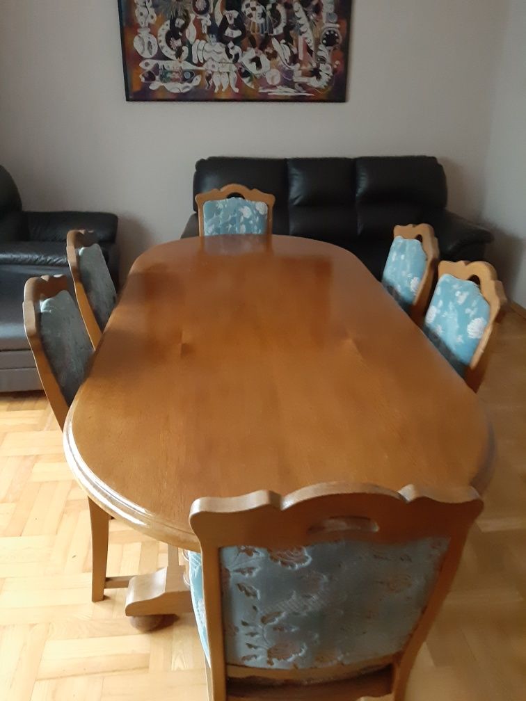Stół dębowy i 6 krzeseł dębowych z żakardowym obiciem komplet