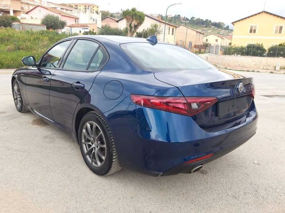 Бампер Alfa Romeo Julia запчастини Альфа Ромео Джулія разборка