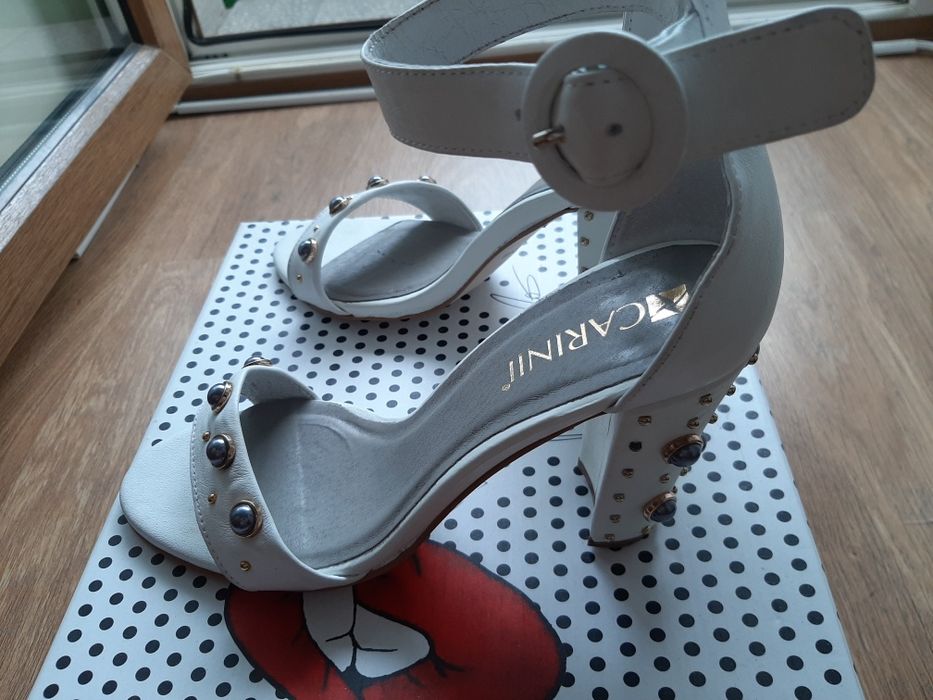 Sandały Carinii skóra r. 40