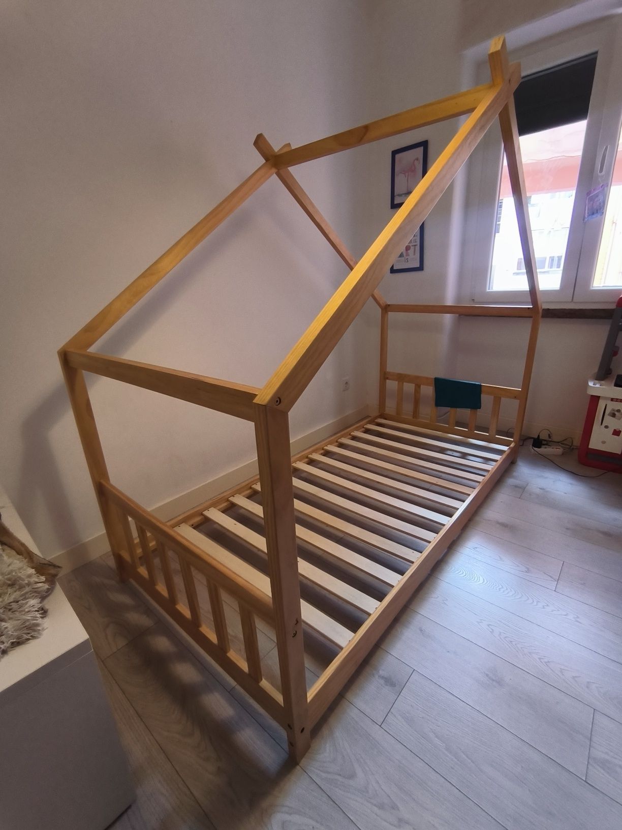 Cama de chão infantil madeira