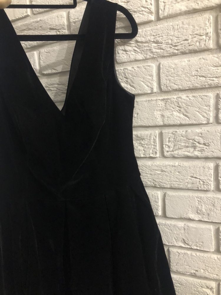 Sukienka welurowa czarna elegancka