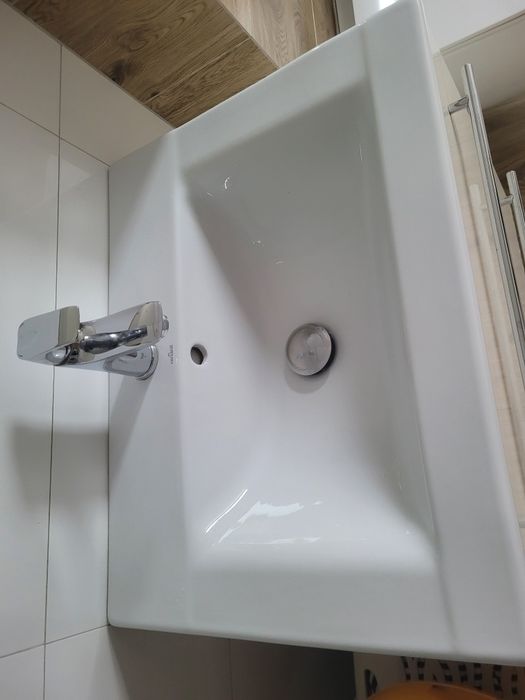 Sprzedam umywalkę z baterią