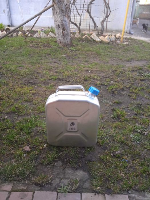 продам алюмінієву каністру на 10 літрів з дизелем