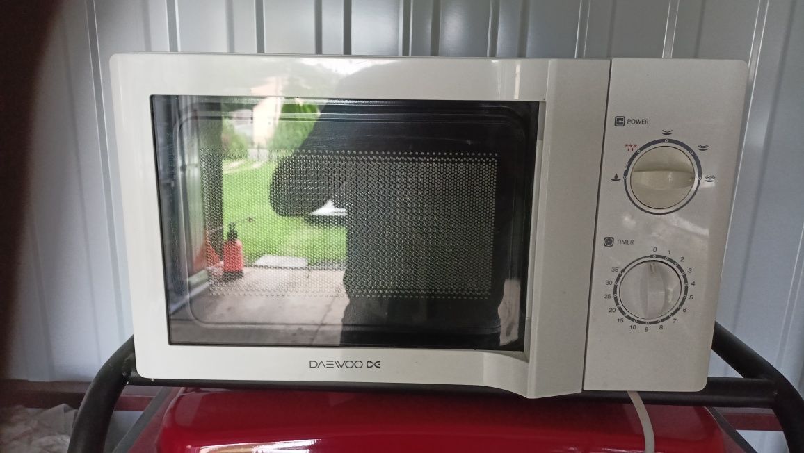 Sprzedam mikrofalówkę Daewoo prawie nowa