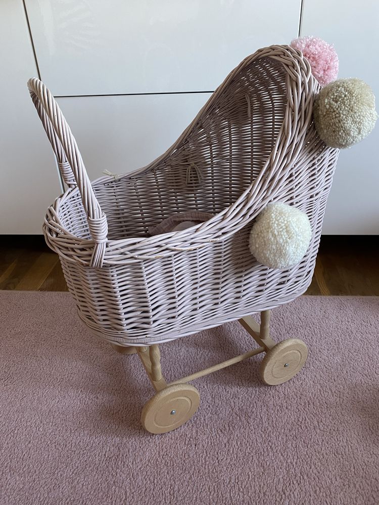 Wózek wiklinowy dla lalek pompony vintage retro boho