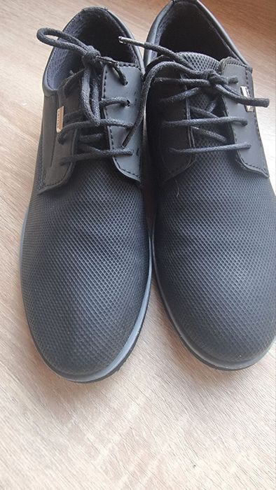 Взуття зі шкірозамінника розмір 39