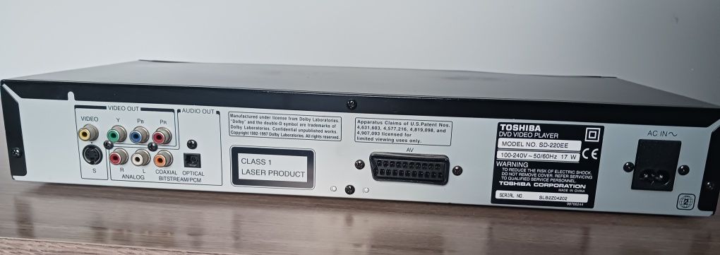 TOSHIBA odtwarzacz  DVD i CD model SD-220E.