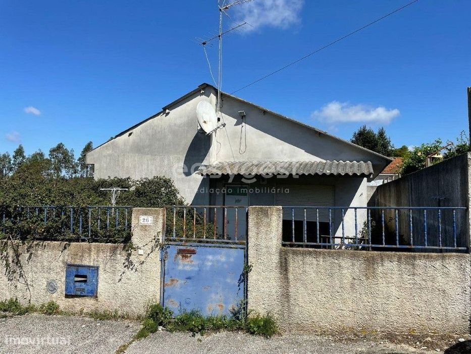 Moradia Isolada com boas áreas, T4 com Sótão em Amor, Leiria