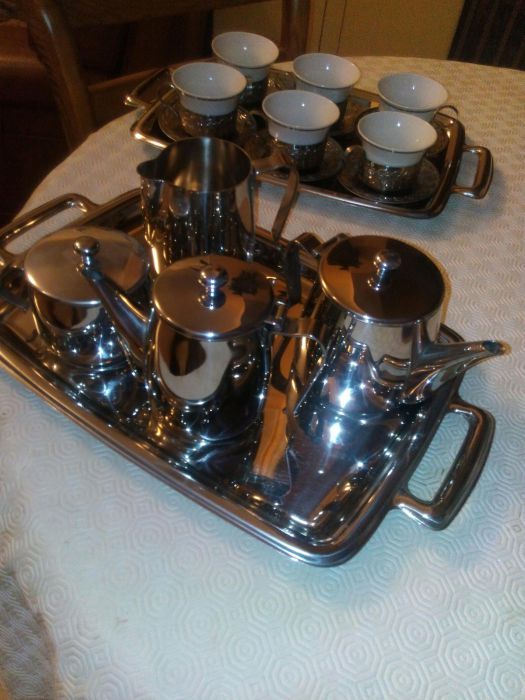 Bule, cafeteira, açucareiro e chavenas inox-24 peças