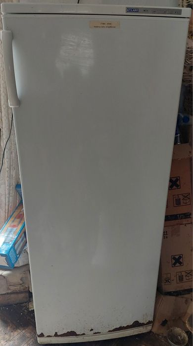 Продам морозильну камеру Atlant M-7184-000