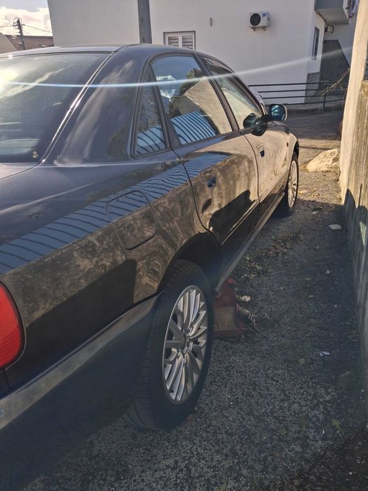 Audi A4 pintura nova, estofos novos.