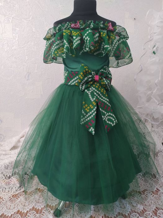Платье зеленое для девочки. Сукня зелена Ялинка