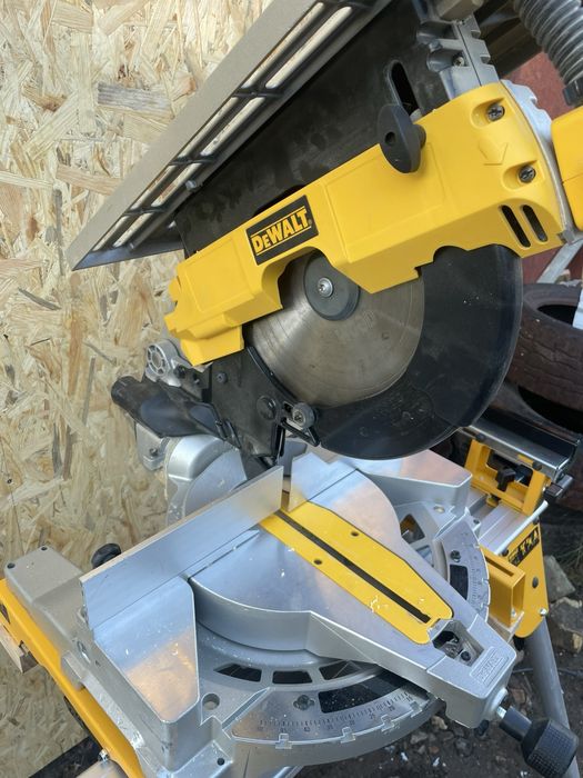 Торцовка комбінована dewalt d27113