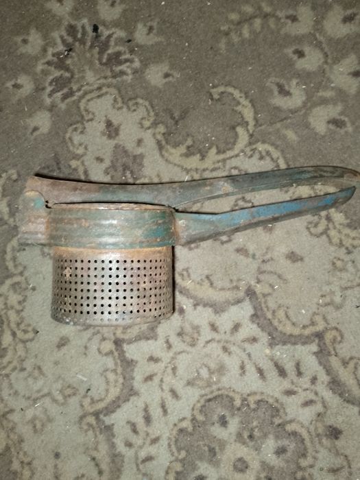 Продамо пристрій для видавлювання соку