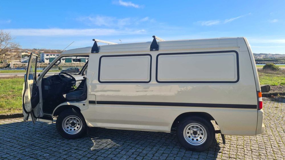 Mitsubishi L300 longa e teto alto