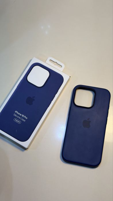 Capa original de silicone azul navy para iPhone 16 Pro,em bom estado