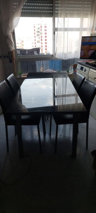 Mesa de cozinha e 4 cadeiras
