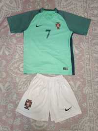 Футбольна форма збірна Португалії.
