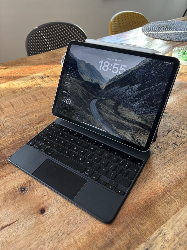 Ipad Pro 11” 128GB + Apple Pencil 2 + Magic Keyboard