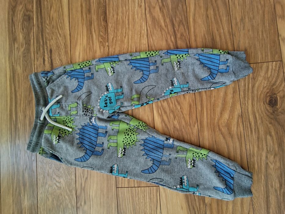 Spodnie dresowe spodnie chłopięce Cool club rozmiar 122