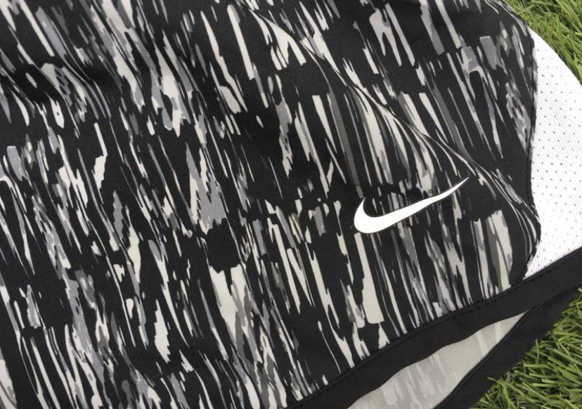 Calções Nike- oferta portes