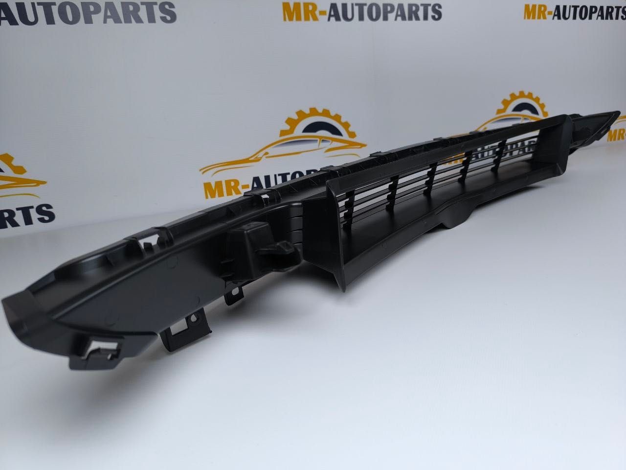 Решітка переднього бампера Tesla Model 3 Highland 1694311-00-f