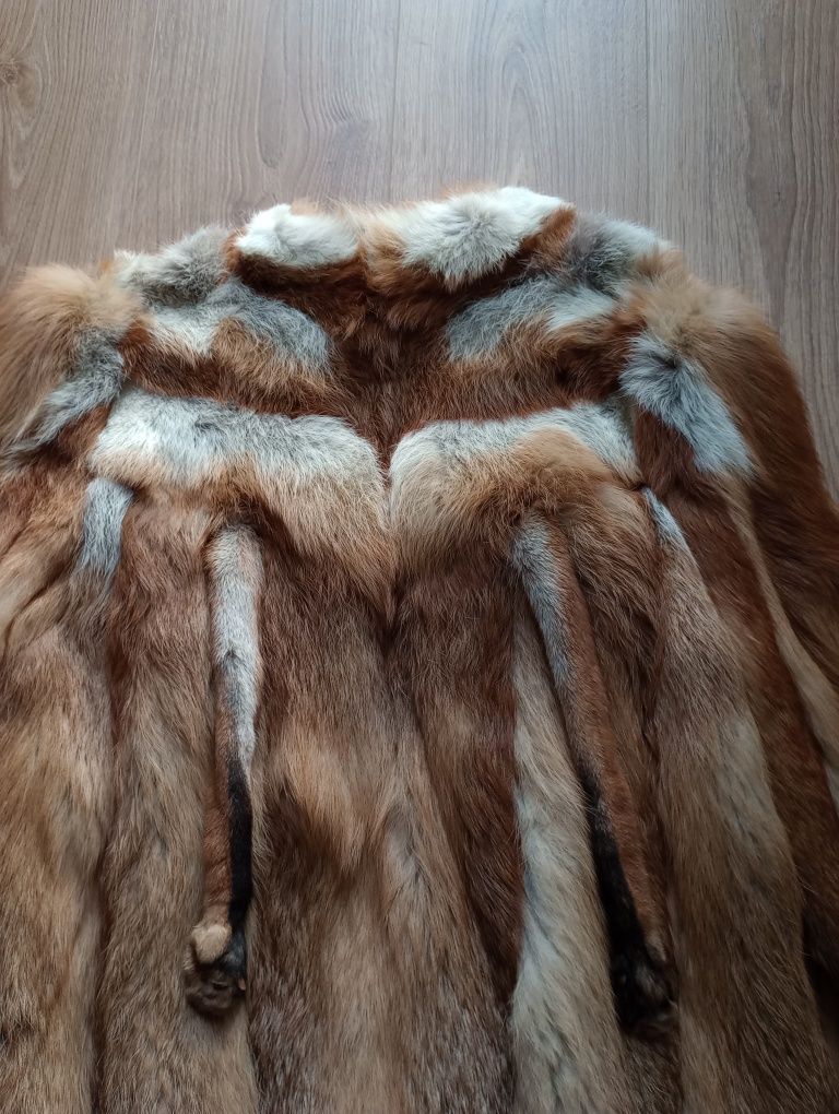 Futro naturalne z lisa rudego z łapkami krótkie grube vintage