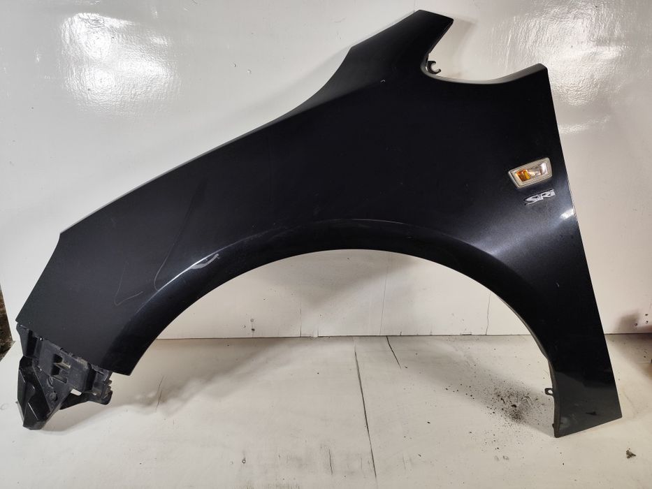 Opel Astra J IV GTC Cascada Lewy Przód Przedni Błotnik Z22C Oryg WLKP