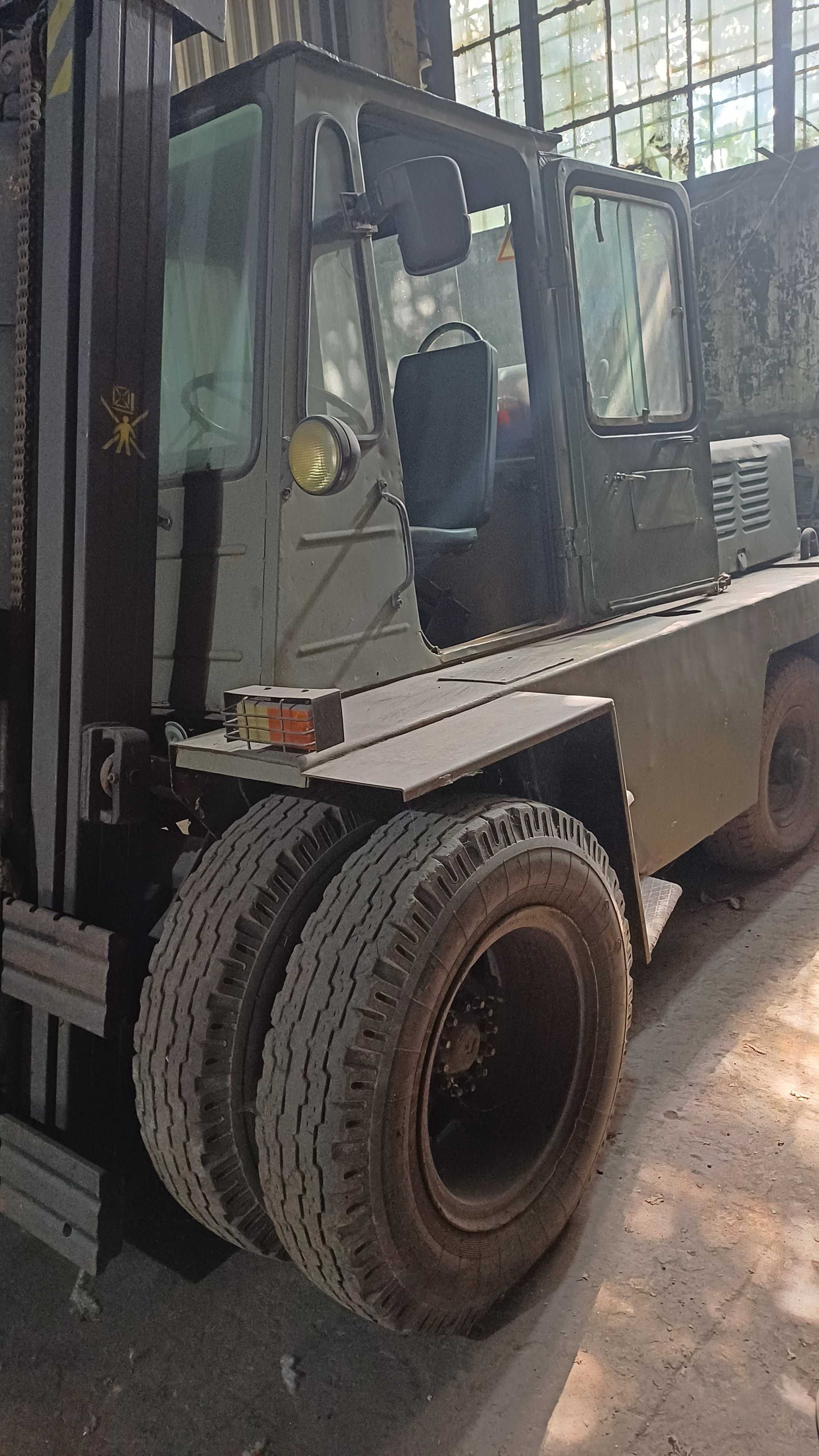 Львівський погрузчик 5т. Навантажувач автопогрузчик кара