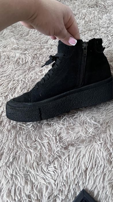 Продам ботинки полностью натуральные замш размер 39 по стельке 25