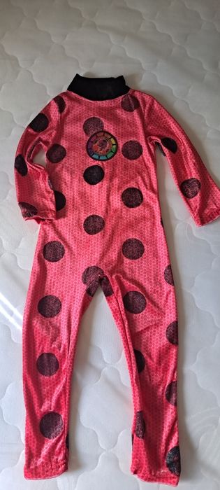 Продам костюм Леді Баг на вік 2-3 роки  Довжина від плеча 83 см