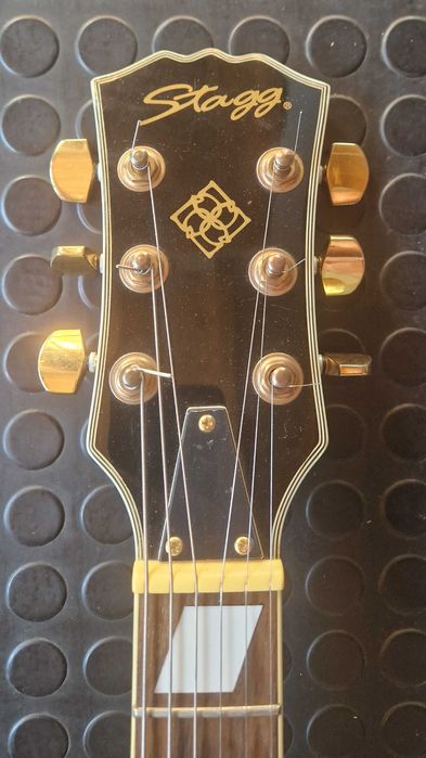 Guitarra elétrica - Stagg L400 BK Les Paul