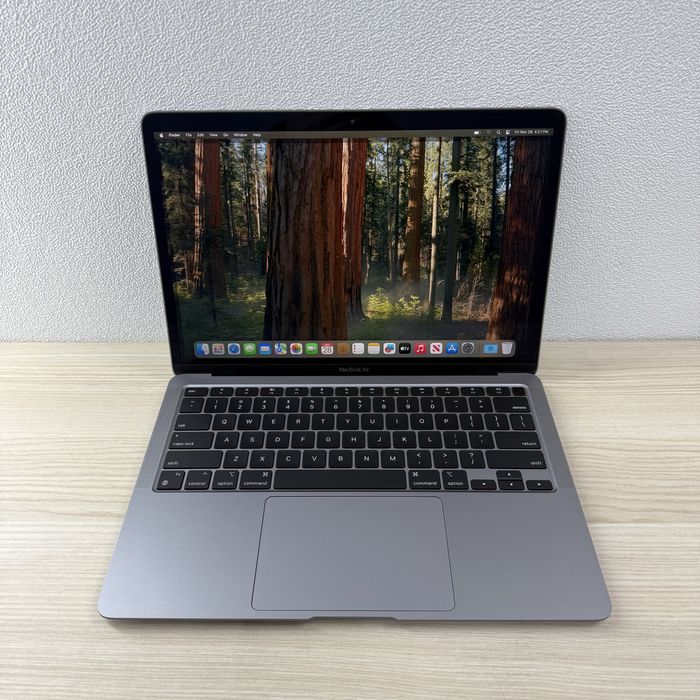 MacBook Air 13 	Space 	M1	8/256 Ідеальний стан