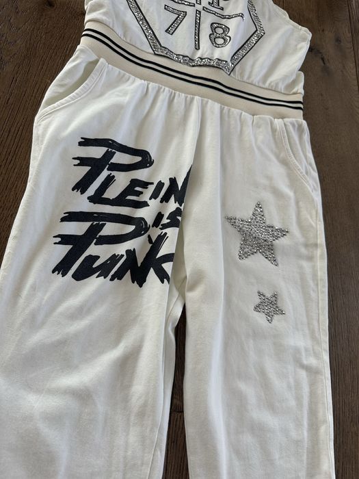 Stylowy biały kombinezon marki Philipp Plein